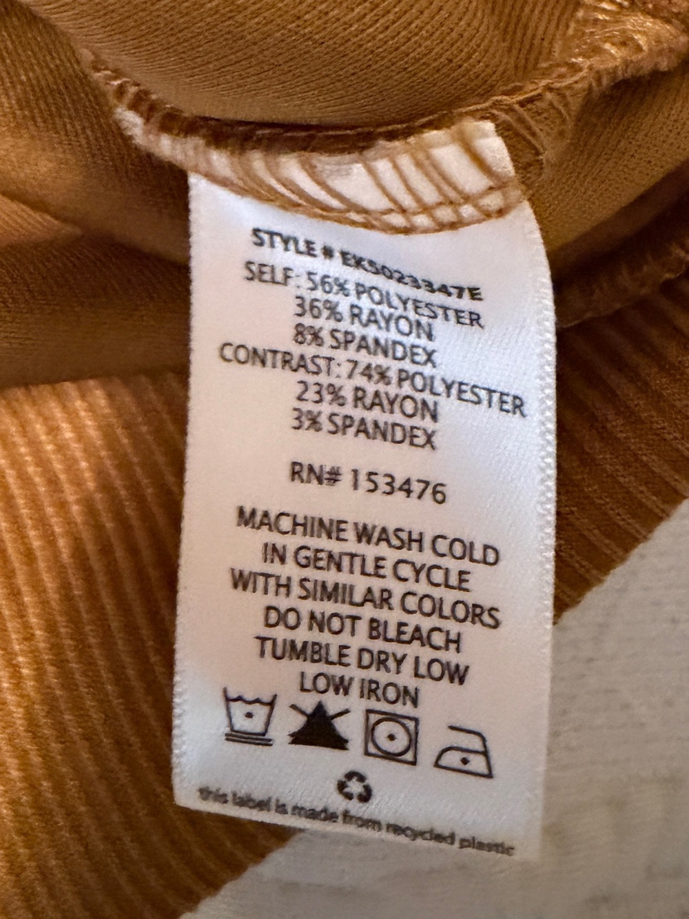 Evereve Women's Mustard Sleeveless V‑Neck knit top - Picture 2 of 4